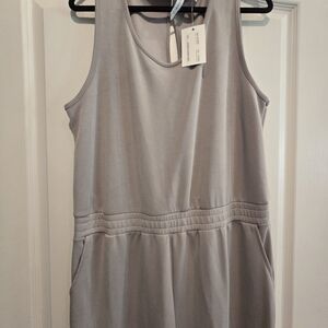 Cable & Gauge Gray Jumpsuit with flare legs & elastuc waist.